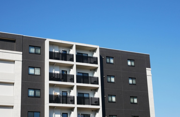 塗装の専門業者としてマンションも丁寧に施工 | 長崎市の外壁塗装なら洗練された技術で塗装する美塗建装